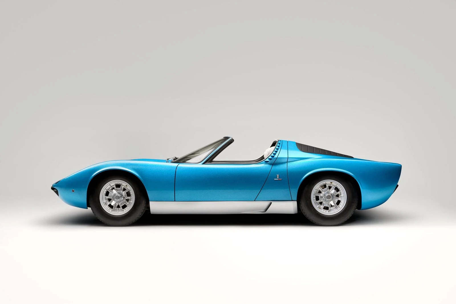 1968 Lamborghini Miura Roadster side profile
